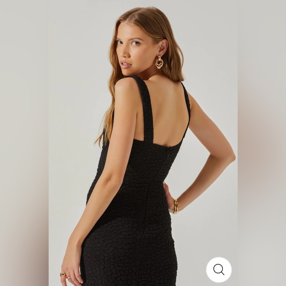 ASTR The Label Wylla Crinkled Popcorn Sweetheart Body-con Midi Dress Cocktail - Picture 4 of 13